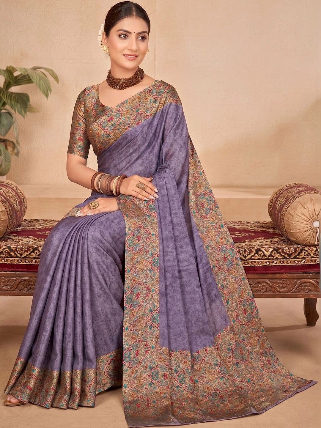 Vipul Paisley Zari Pure Chiffon Designer Saree thumbnail 4