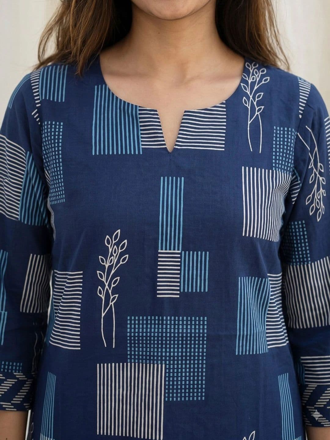 Meena Bazaar Women Printed Regular Kurti with Trousers thumbnail 4