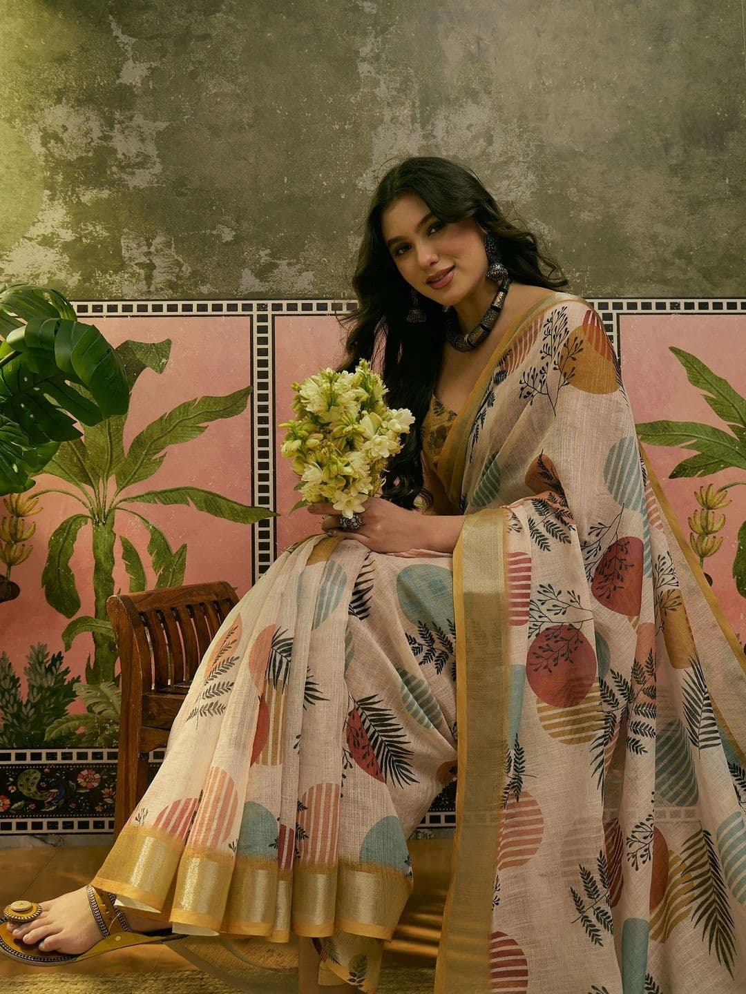 Suha Women Floral Saree thumbnail 5