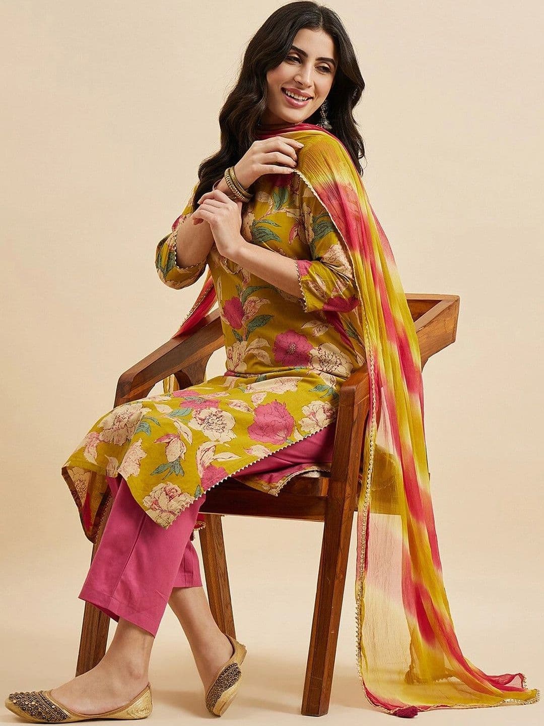 UDBHAV EXPORT Women Floral Printed Regular Kurta with Trousers & With Dupatta thumbnail 5