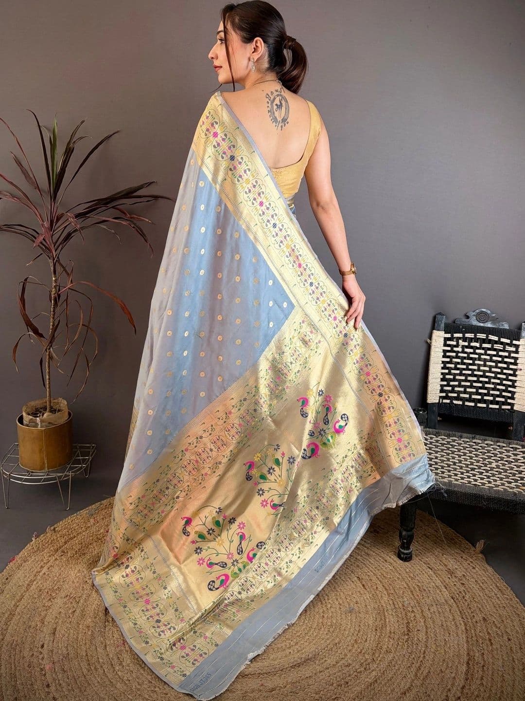 Royal Rajgharana Saree Floral Woven Design Zari Art Silk Paithani Sarees thumbnail 4
