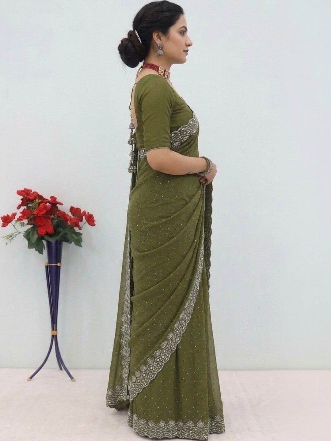 SmileyFashion Embellished Beads and Stones Pure Georgette Designer Saree thumbnail 4