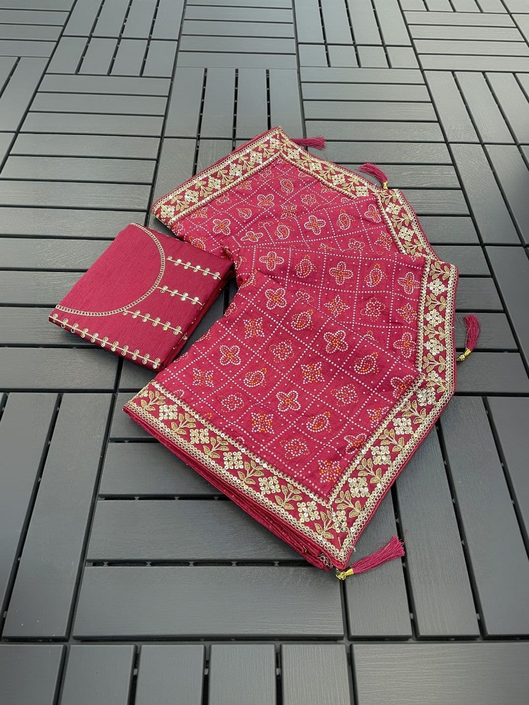 SmileyFashion Bandhani Embroidered Art Silk Designer Bandhani Saree thumbnail 4