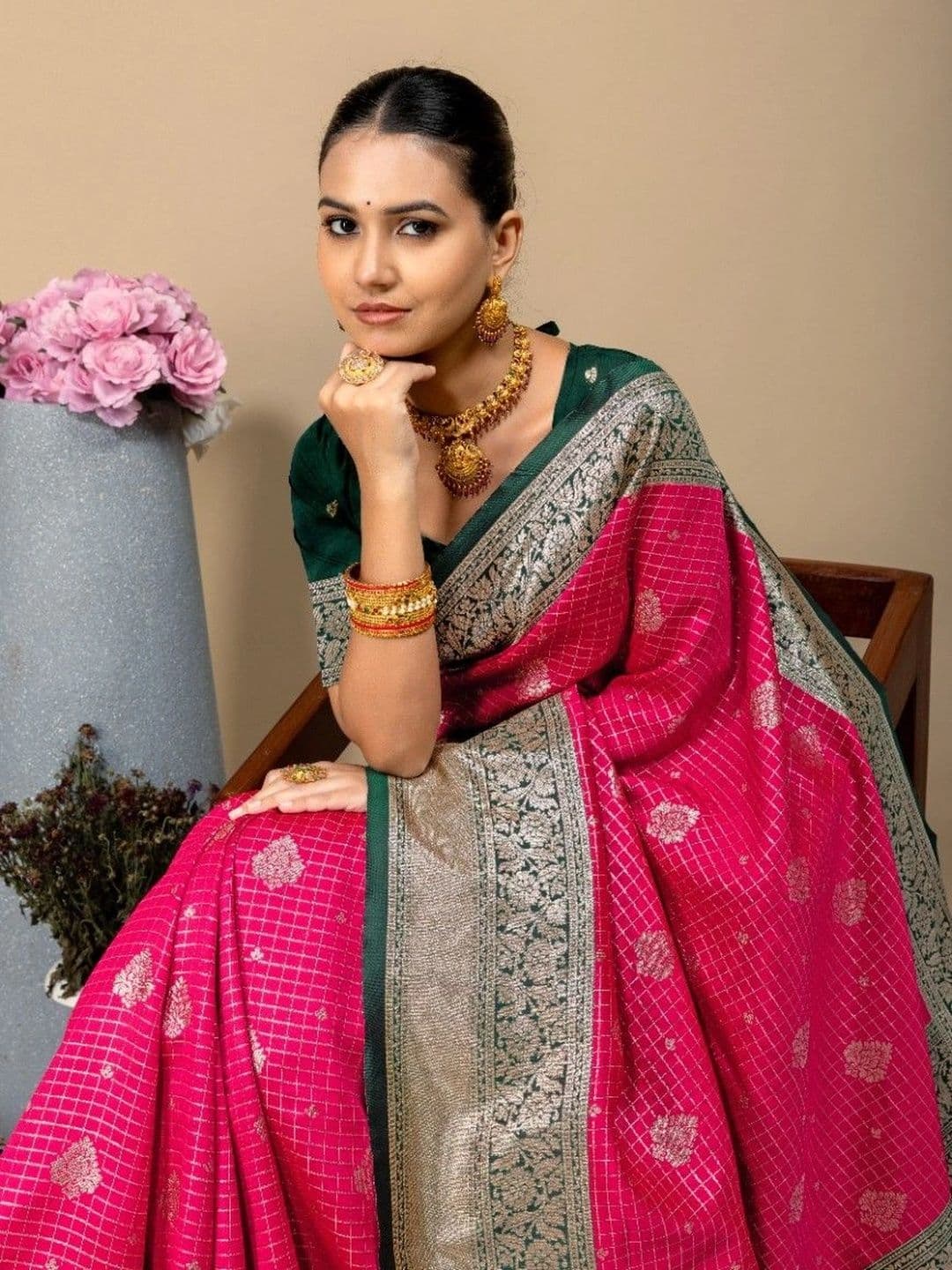 SILKARA CREATION Floral Zari Silk Blend Banarasi Saree thumbnail 6