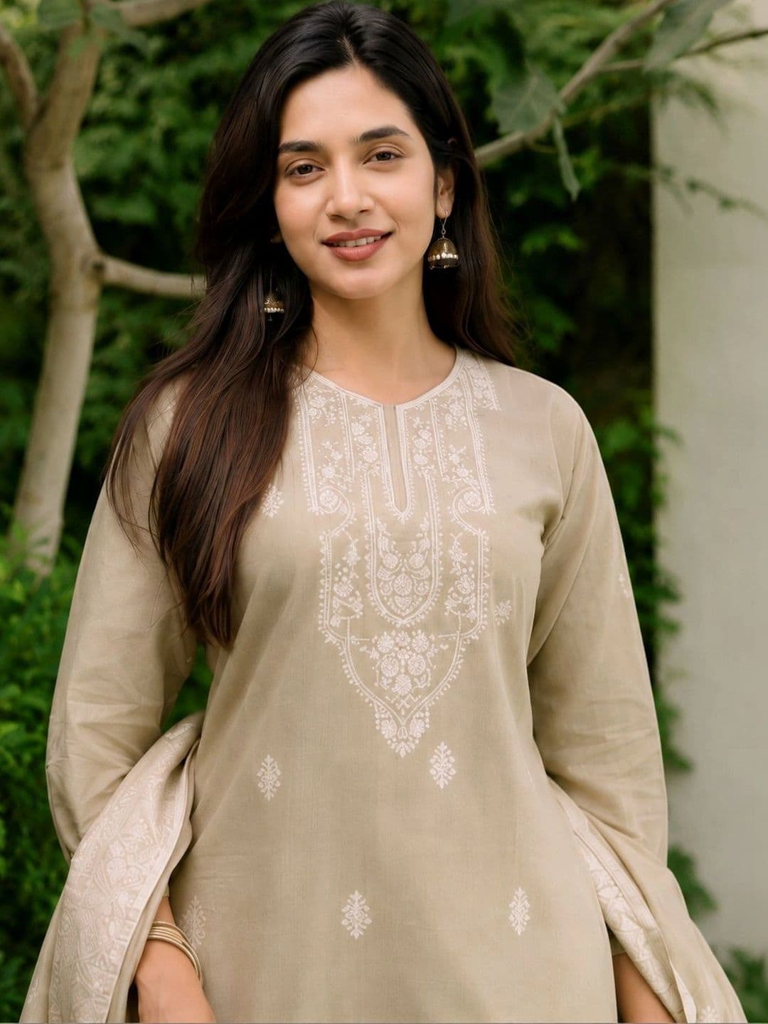 evadesignerstudio Women Ethnic Motifs Embroidered Regular Chikankari Pure Cotton Kurta with Trousers & With thumbnail 3