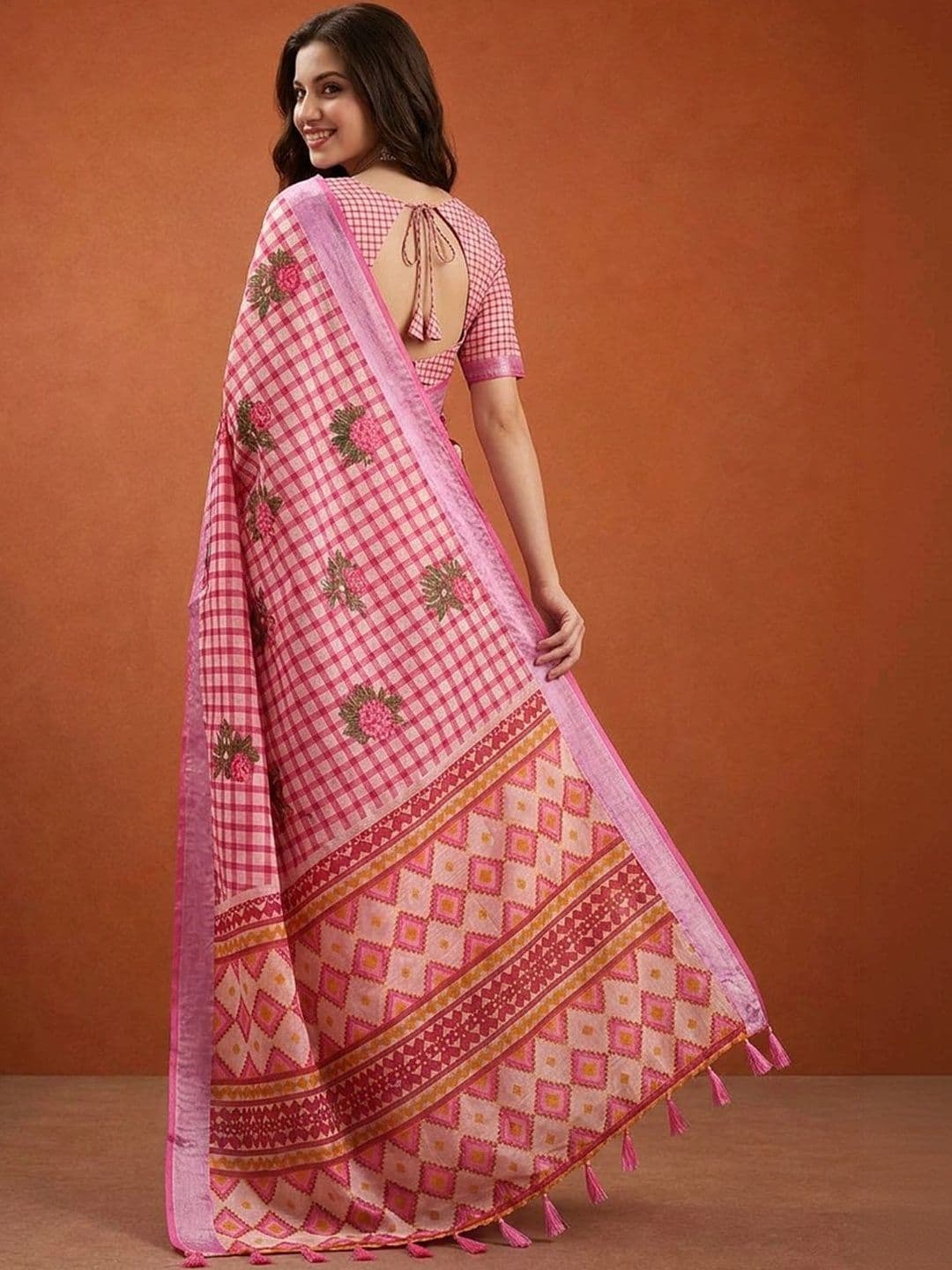 Suha Floral Silk Blend Saree thumbnail 5