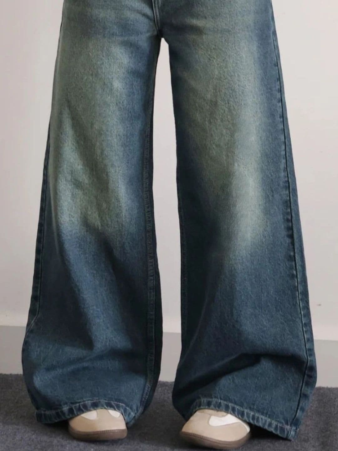 CORSICA Women High-Rise Light Fade Jeans thumbnail 4