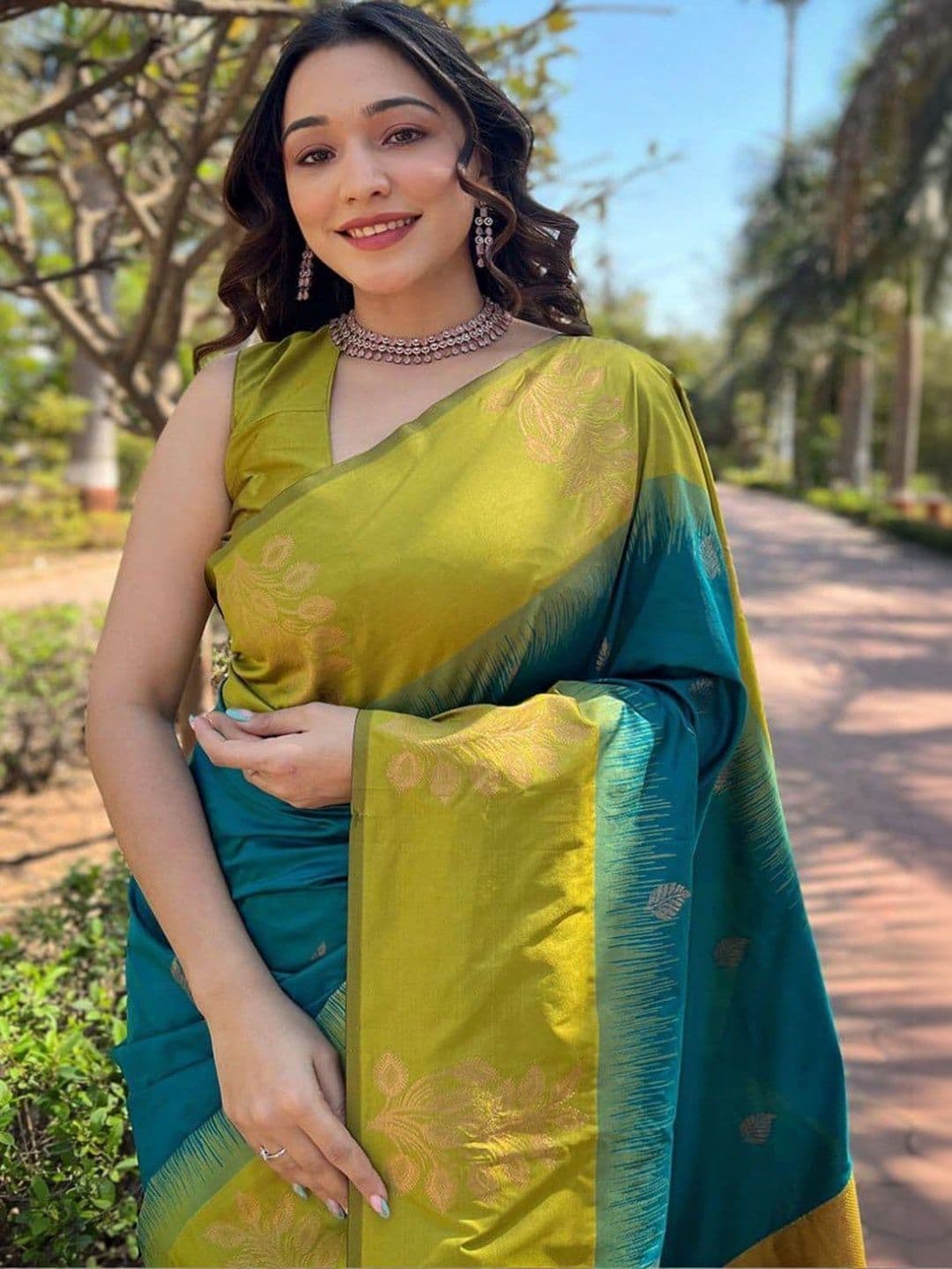 KALINI Woven Design Zari Silk Blend Heavy Work Kanjeevaram Saree thumbnail 3