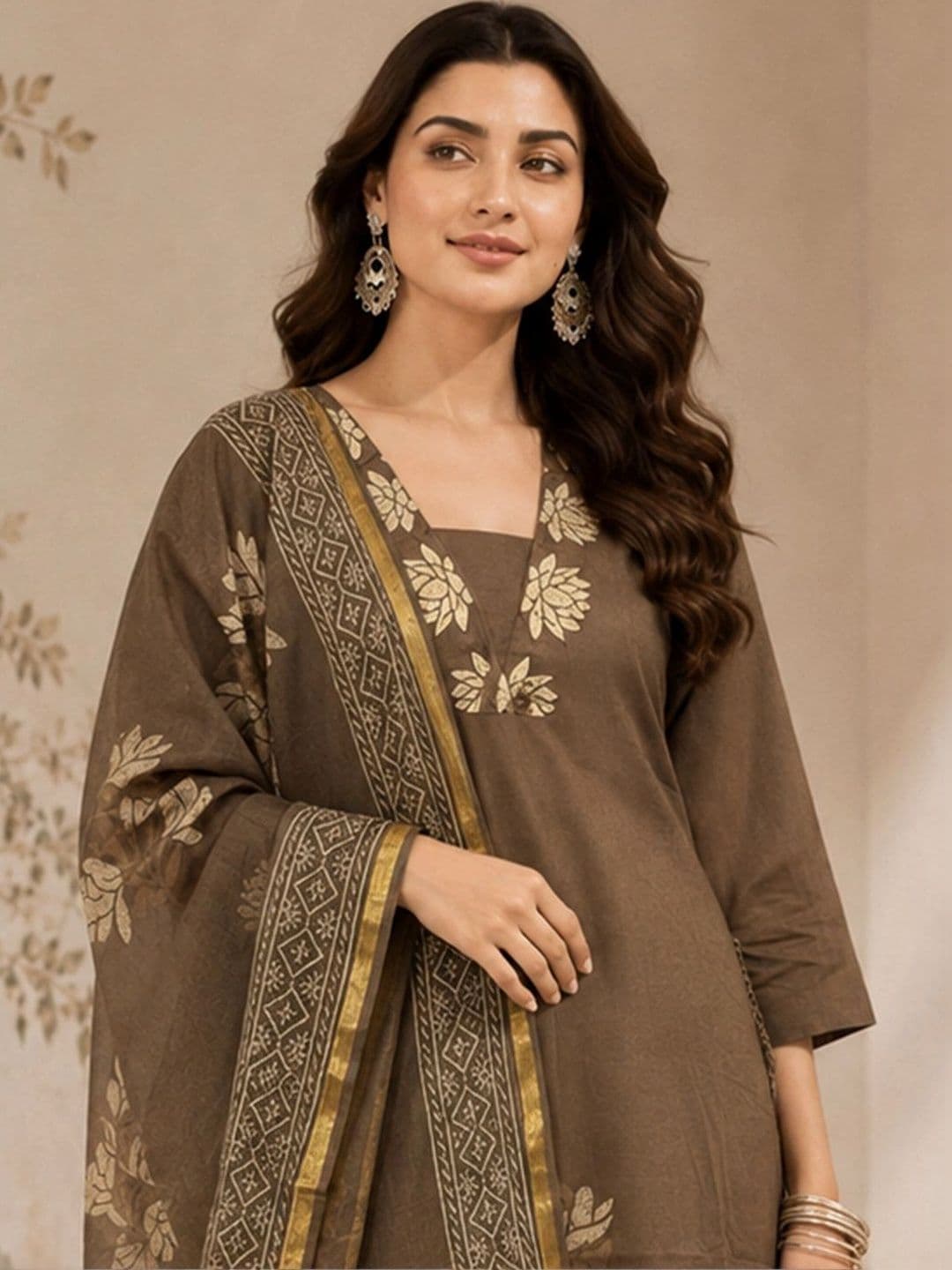 Sangria Women Floral Printed Regular Kurta with Trousers & With Dupatta thumbnail 3