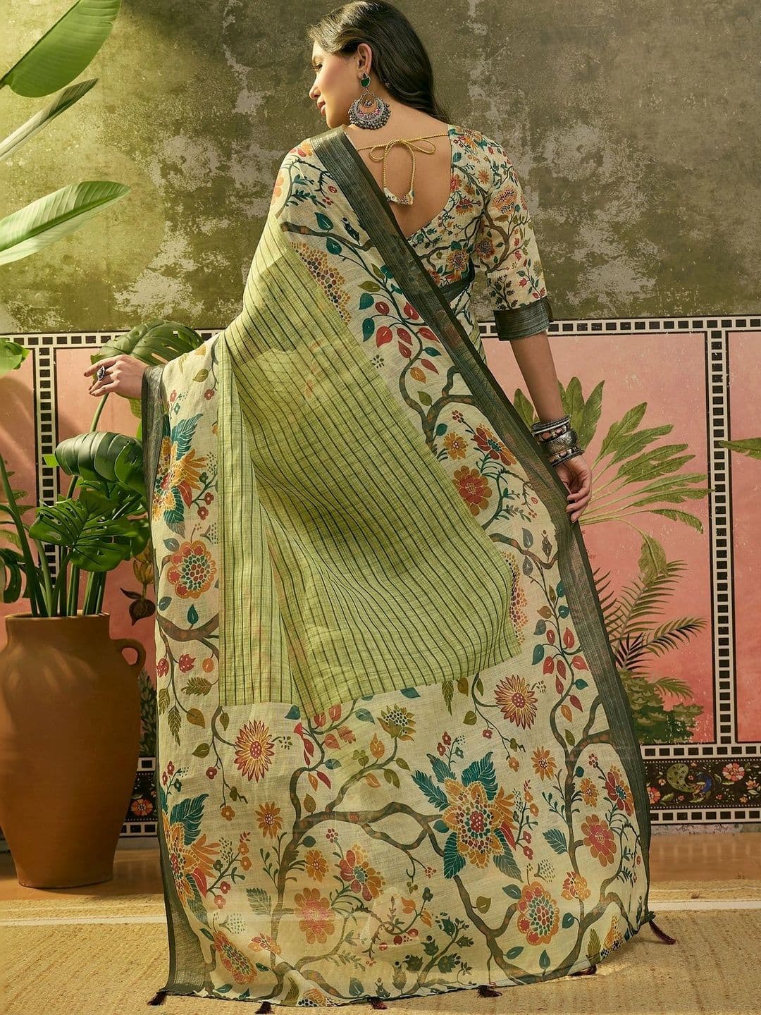 Suha Floral Saree thumbnail 3