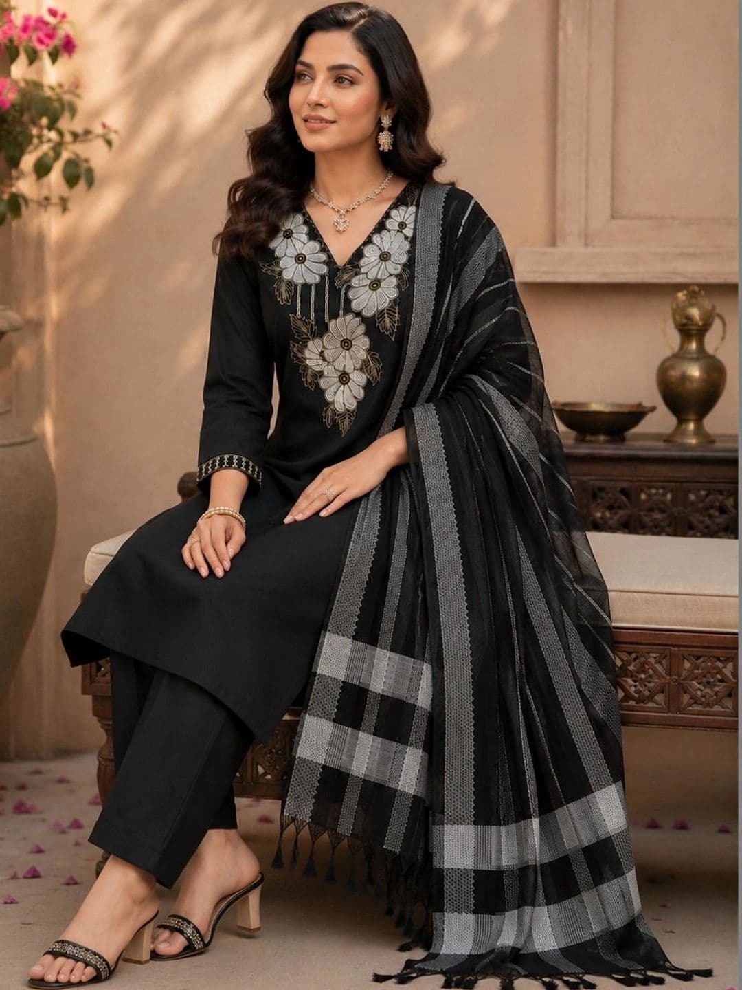 BILANZA Women Floral Embroidered Regular Thread Work Kurta with Trousers & With Dupatta thumbnail 4