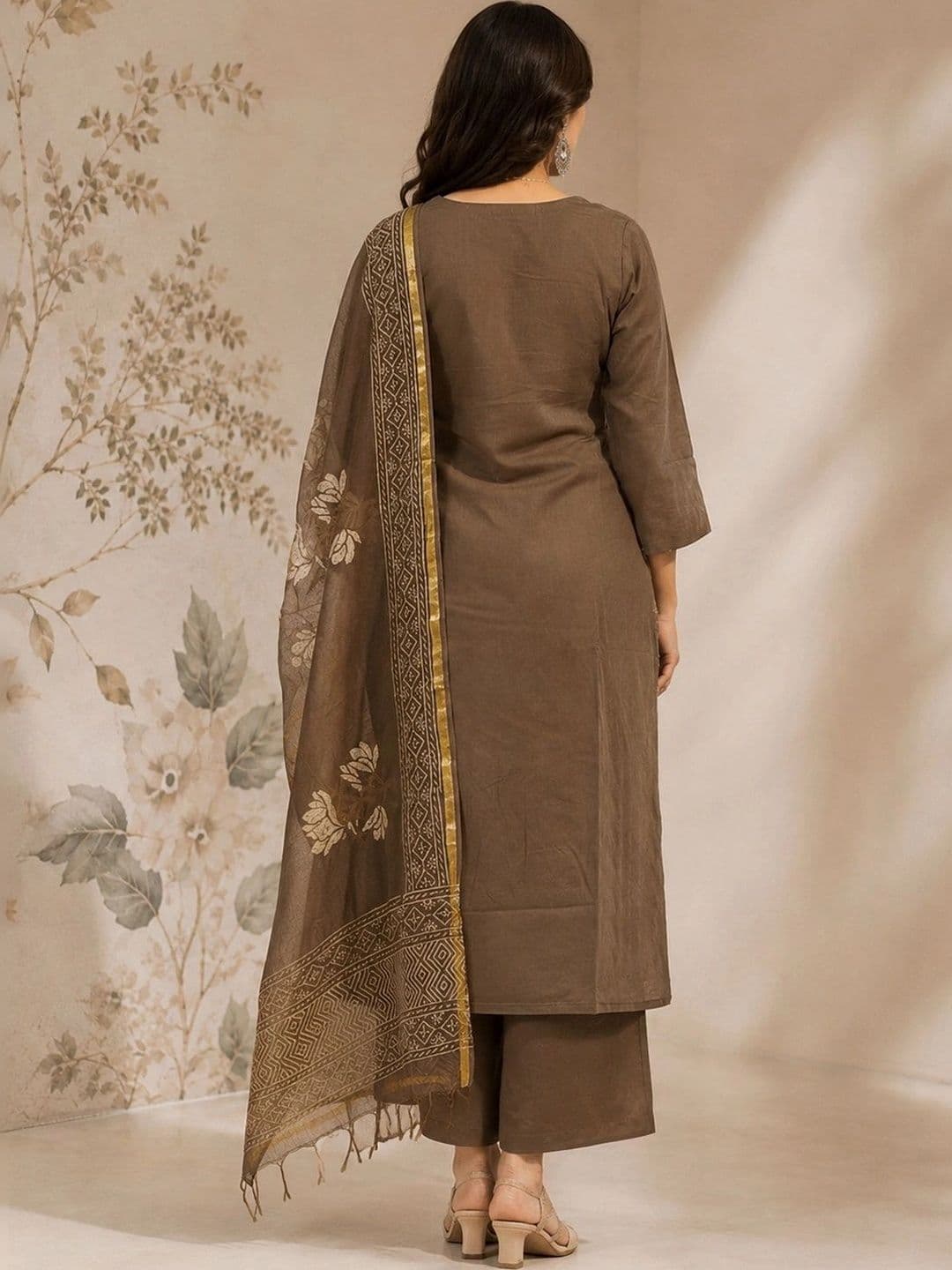 Sangria Women Floral Printed Regular Kurta with Trousers & With Dupatta thumbnail 7
