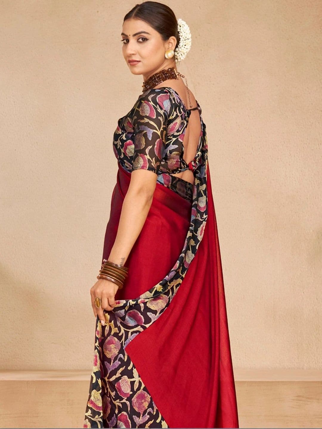Vipul Floral Pure Chiffon Designer Saree thumbnail 3
