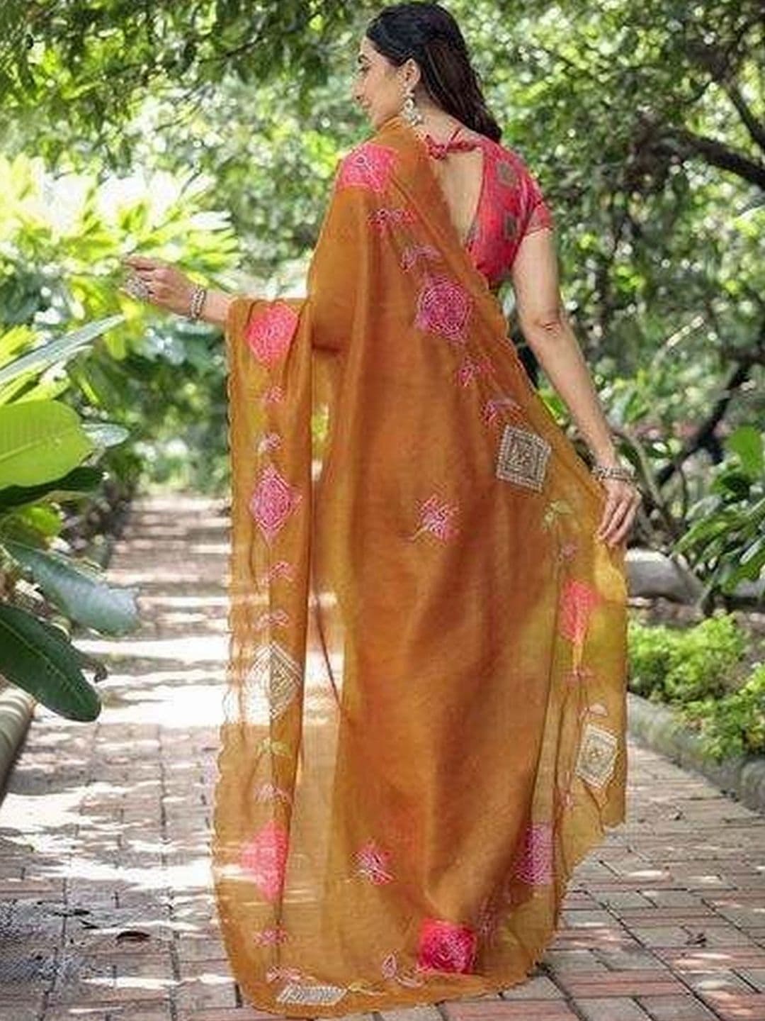 HERE&NOW Embroidered Silk Blend Kanjeevaram Saree thumbnail 6