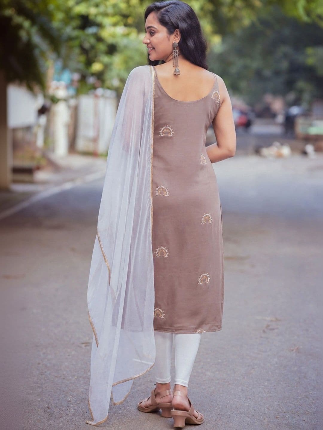 Anouk Women Ethnic Motifs Embroidered Regular Thread Work Kurta With Dupatta thumbnail 2