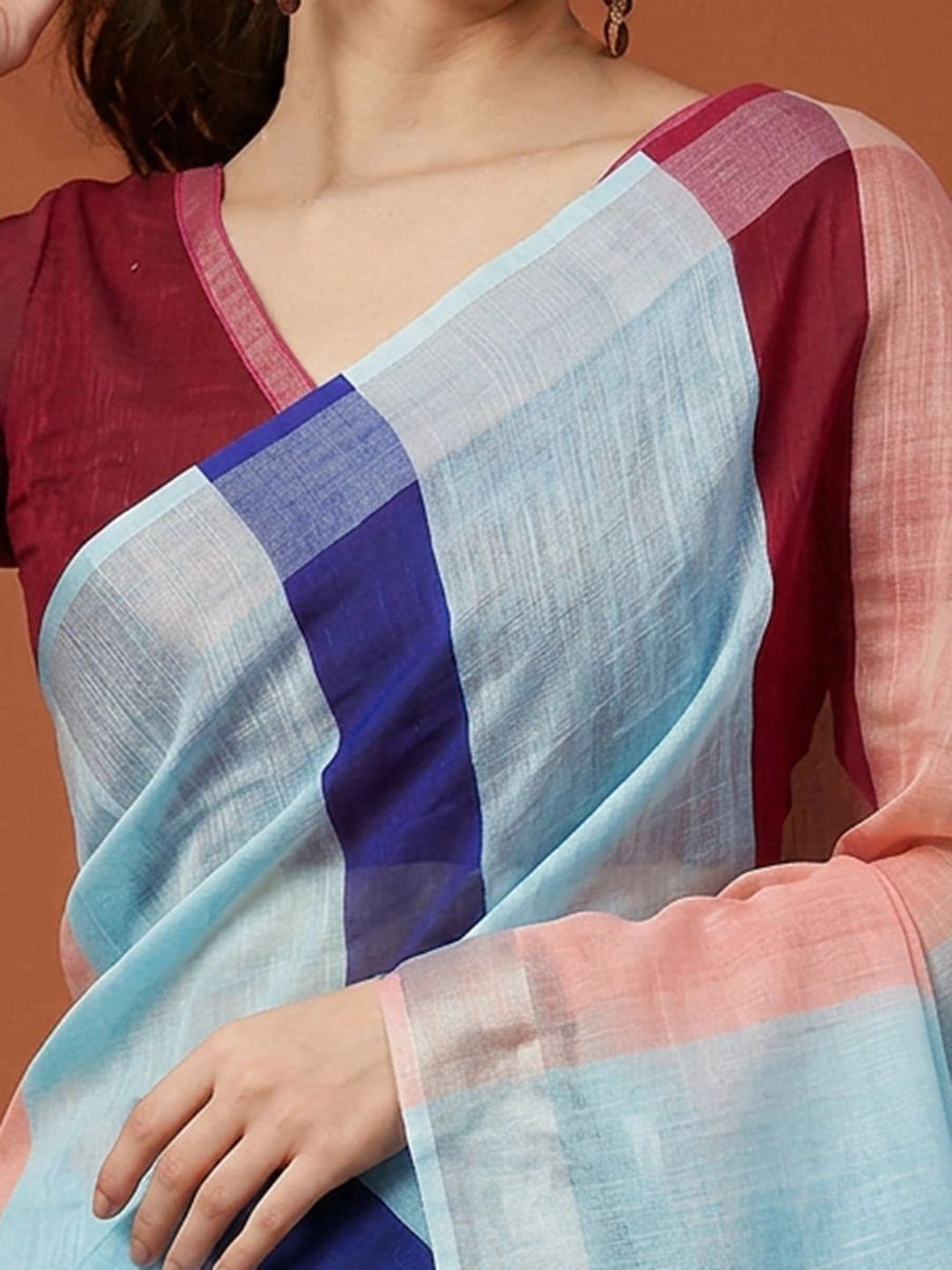 Suha Striped Silk Blend Saree thumbnail 5