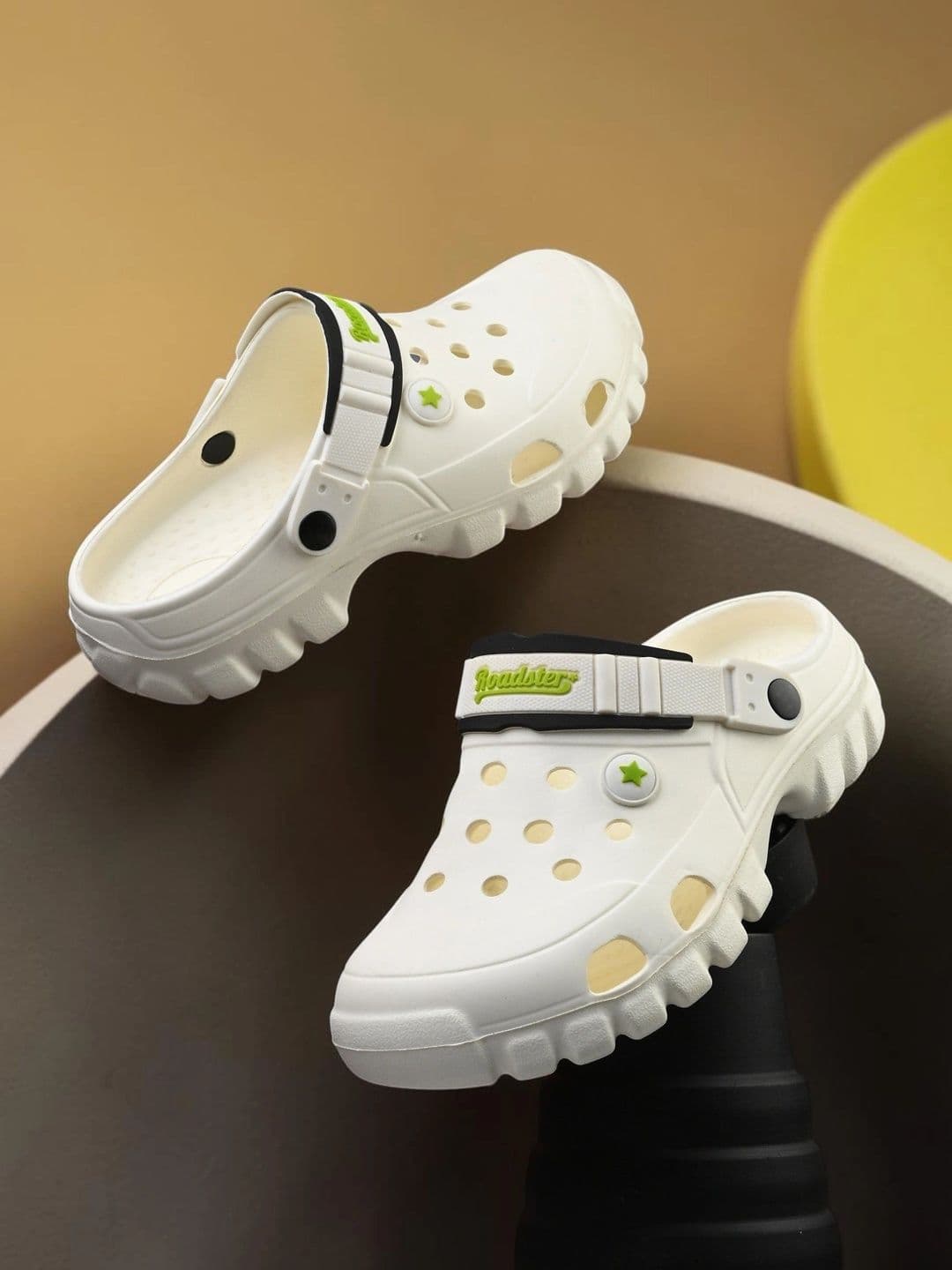 Roadster Men Clogs - view 1