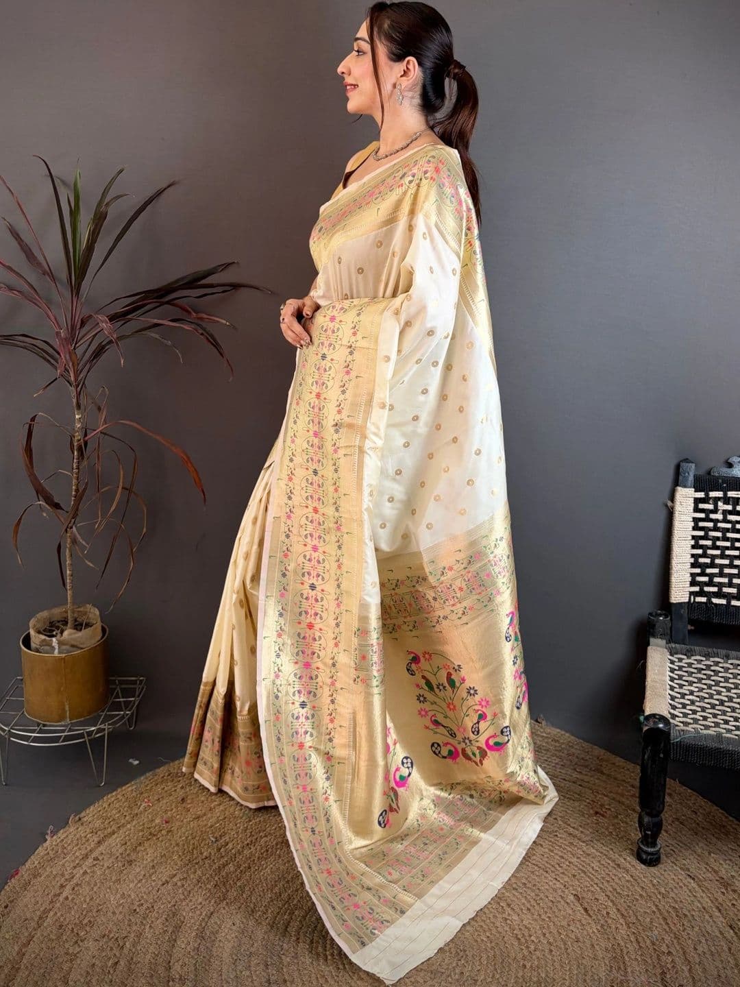 Royal Rajgharana Saree women  Woven Design Zari Art Silk Handloom Paithani Sarees thumbnail 4