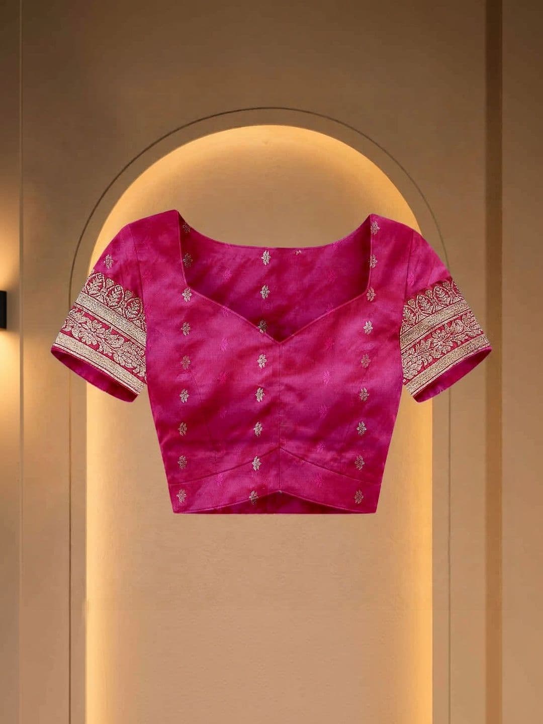 SILKARA CREATION Women Design Zari Silk Blend Banarasi Saree thumbnail 3