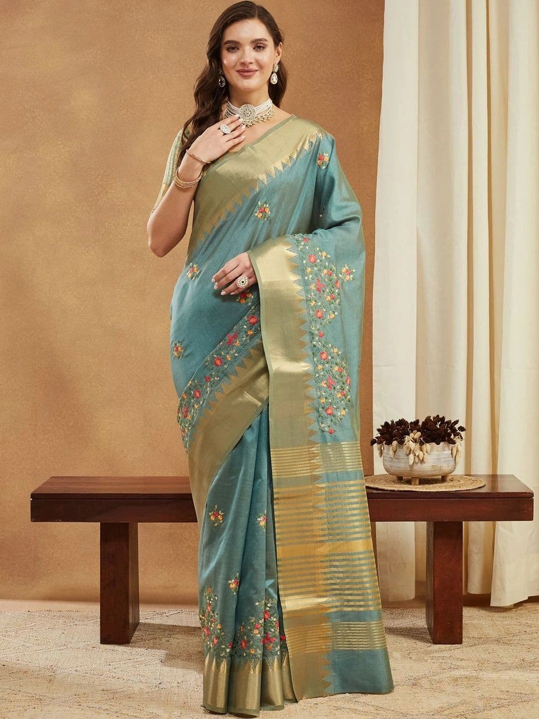 Sangria Woven Design Embroidered Art Silk Kasavu Saree thumbnail 5