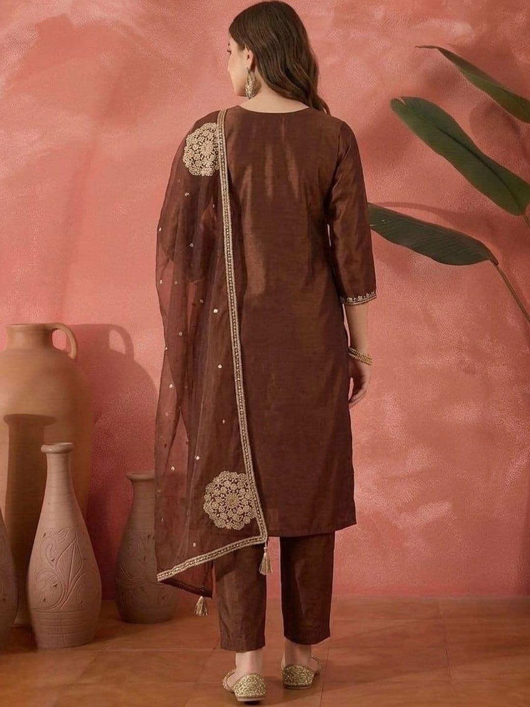 Sangria Women Ethnic Motifs Embroidered Regular Thread Work Pure Silk Kurta with Trousers & With Dupatta thumbnail 4