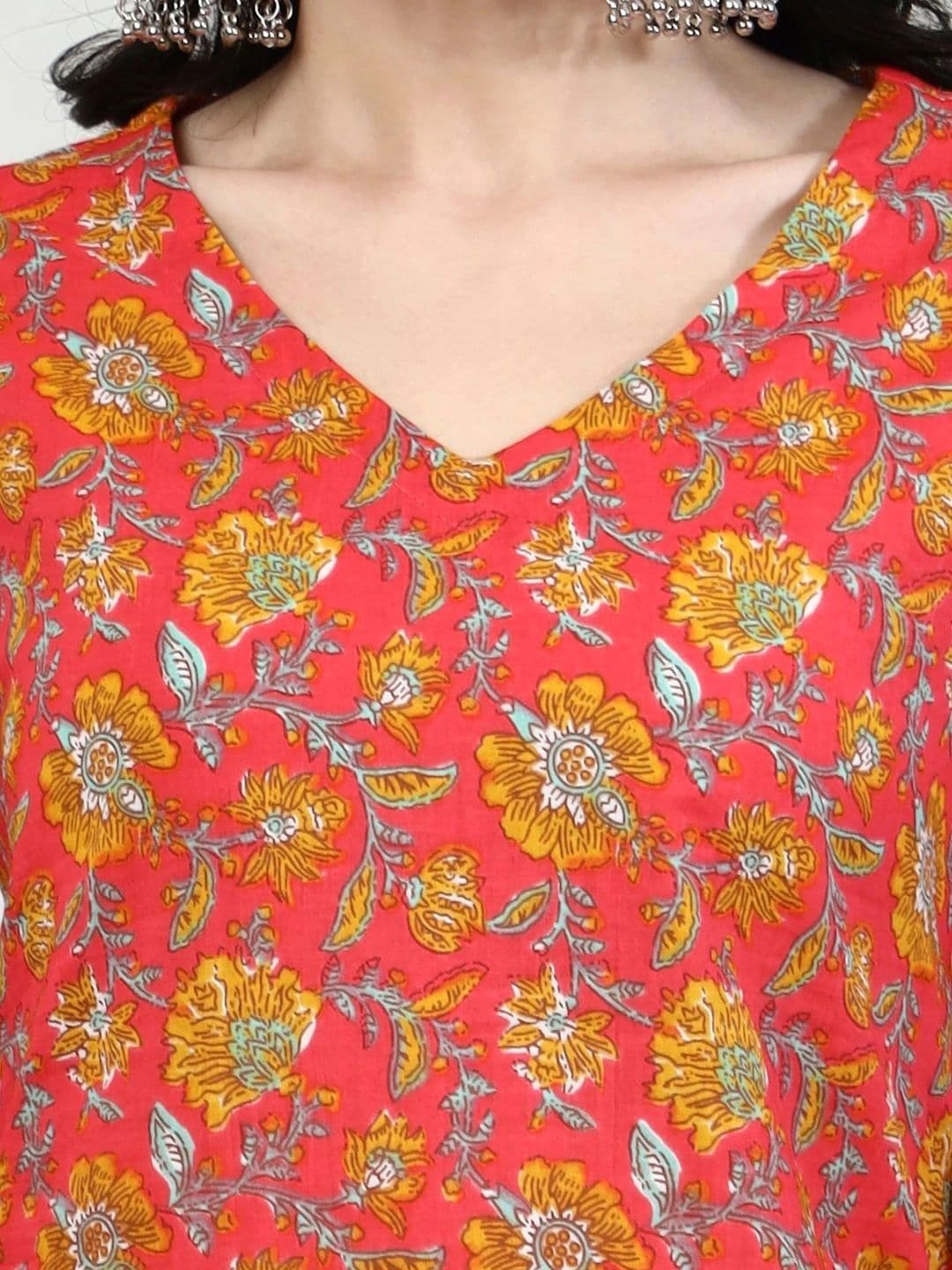 KALINI Women Floral Printed Regular Pure Cotton Kurta with Patiala thumbnail 4
