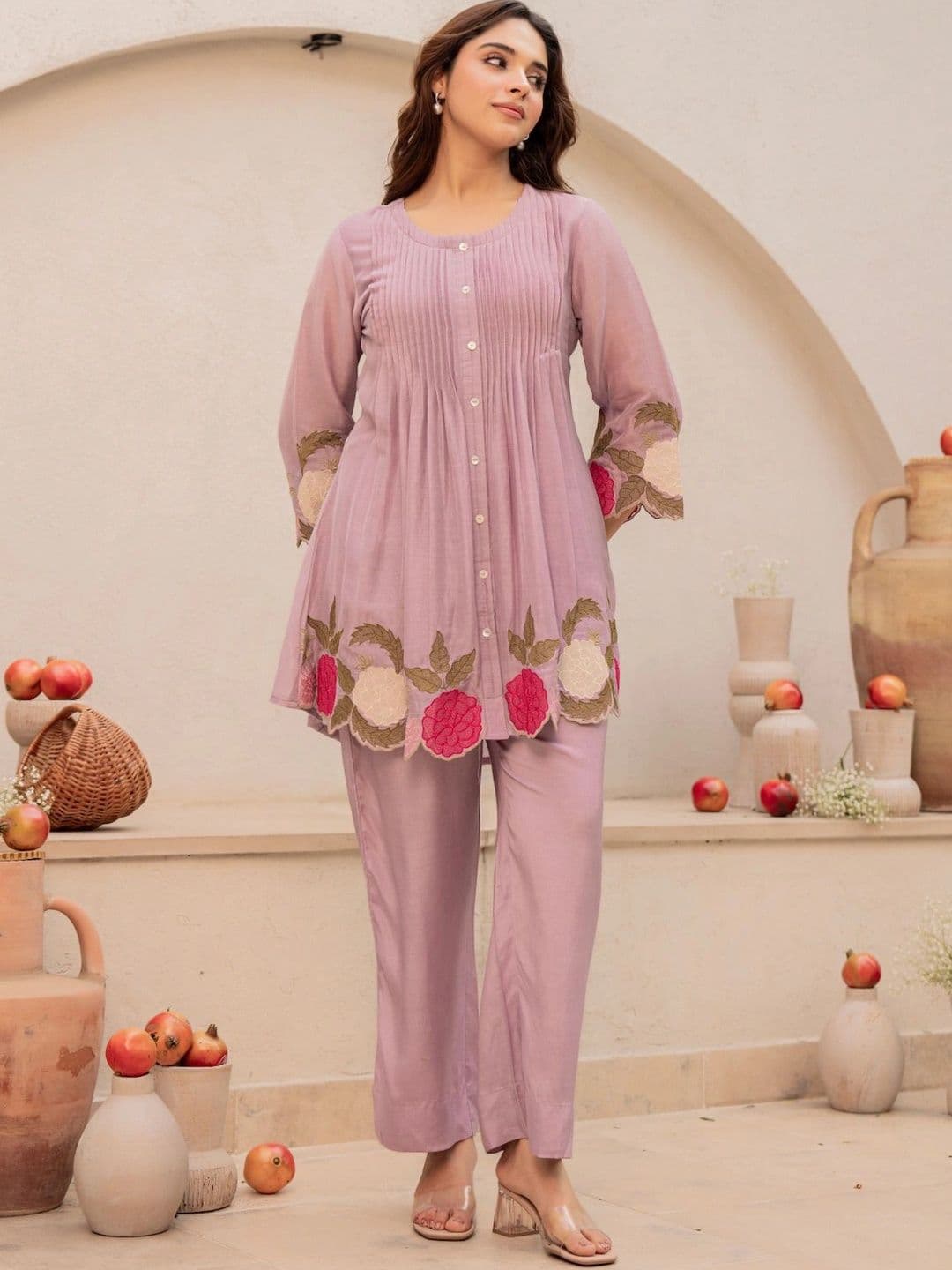 Aeristo Women Floral Embroidered Empire Thread Work Chanderi Silk Kurta with Trousers thumbnail 4