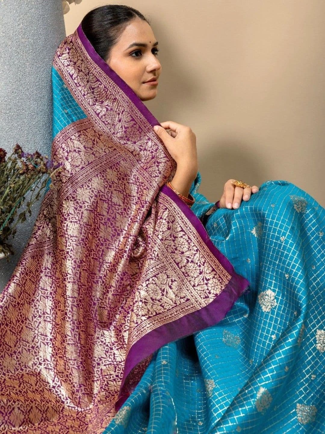 SILKARA CREATION Floral Zari Silk Blend Banarasi Saree thumbnail 2