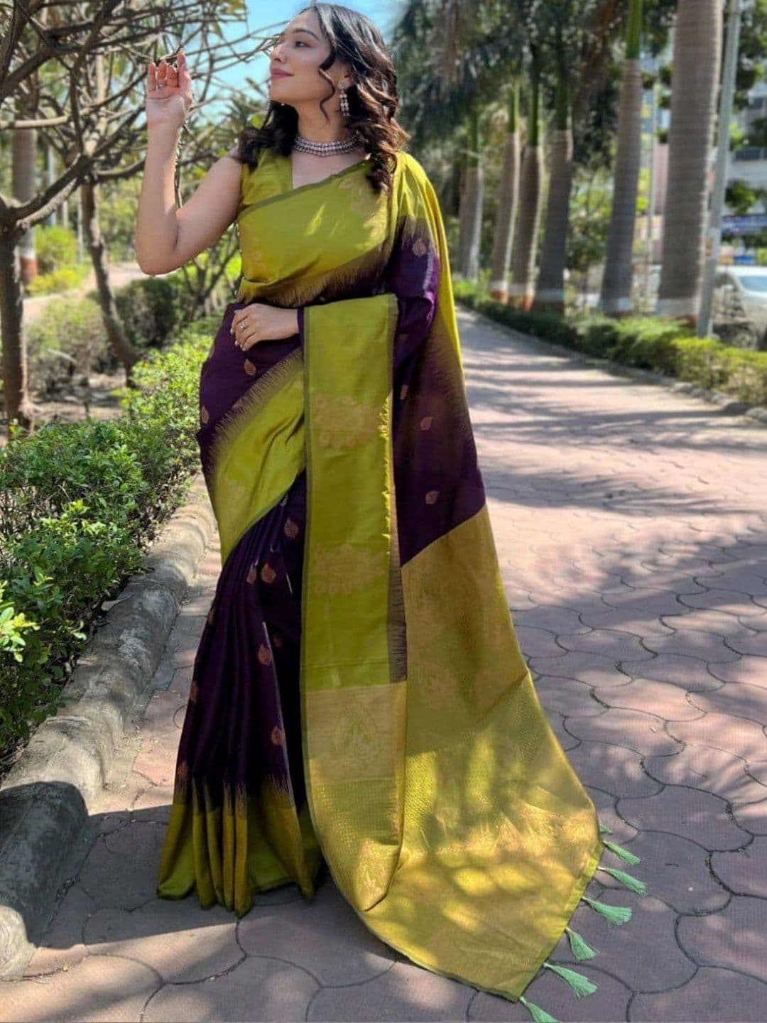 KALINI Woven Design Zari Silk Blend Heavy Work Kanjeevaram Saree thumbnail 3