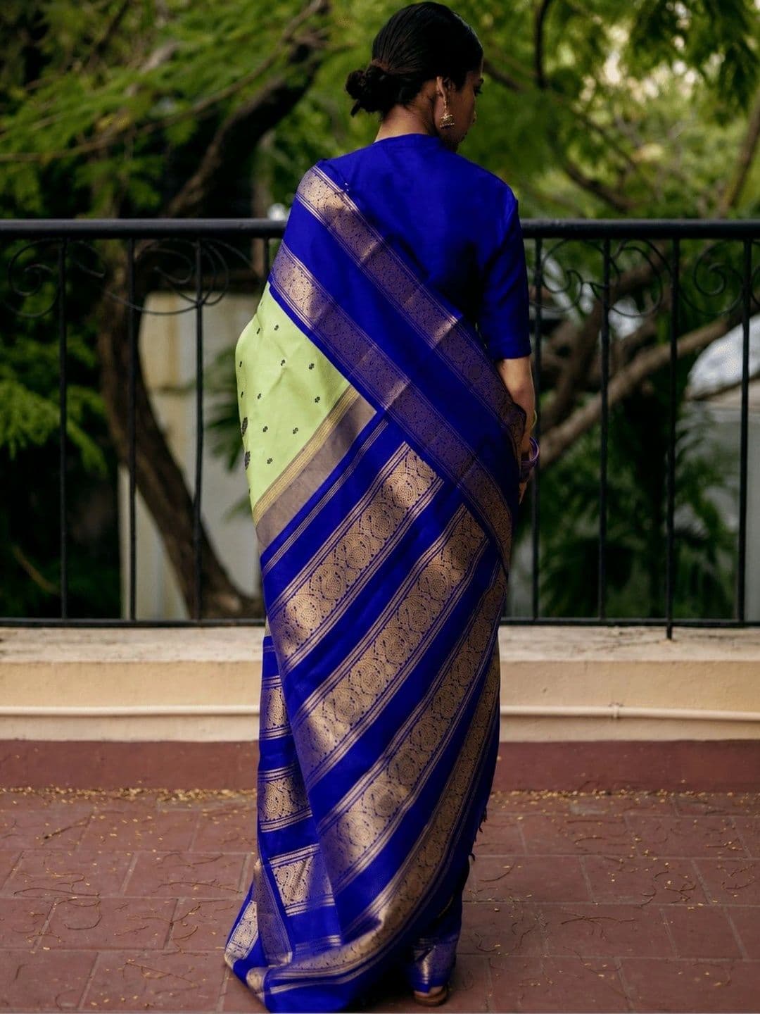 KALINI Woven Design Zari Silk Blend Heavy Work Kanjeevaram Saree thumbnail 2