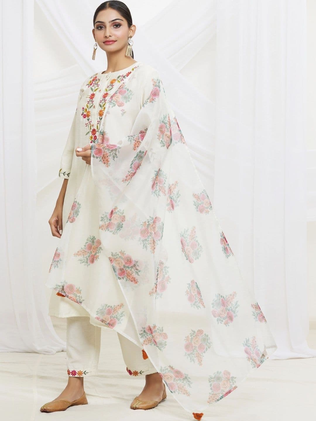 Anouk Women Floral Embroidered Regular Thread Work Kurta with Trousers & With Dupatta thumbnail 5