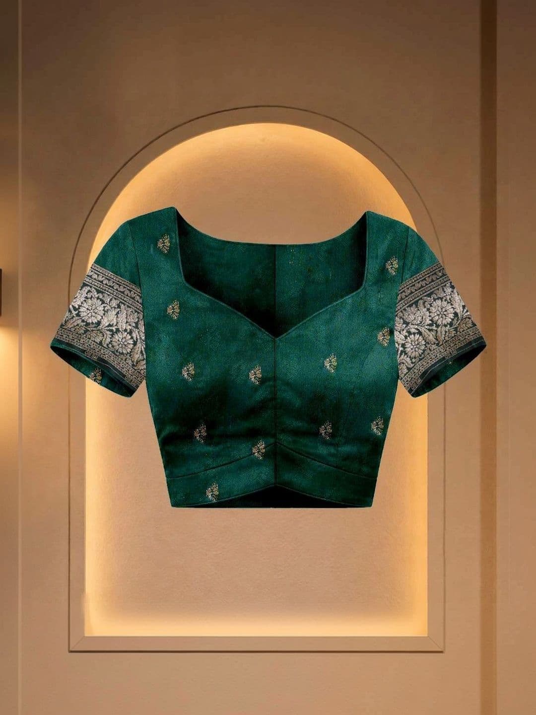 SILKARA CREATION Floral Zari Silk Blend Banarasi Saree thumbnail 4