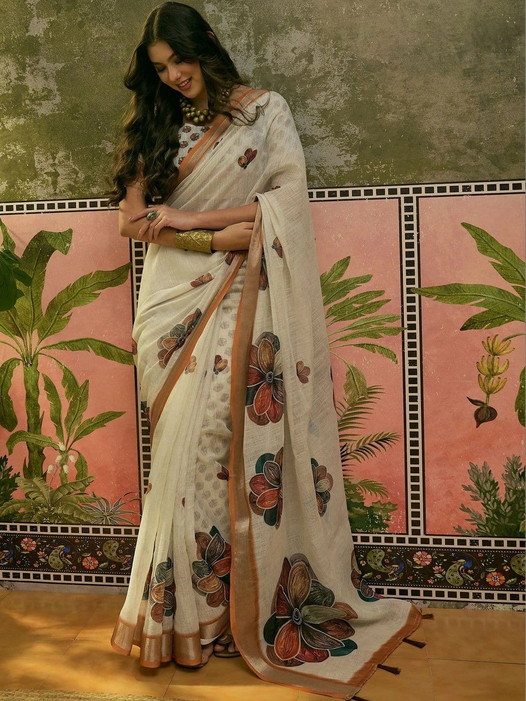 Suha Women Floral & Abstract Motif Printed Saree With Contrast Woven Border & Tassels thumbnail 2