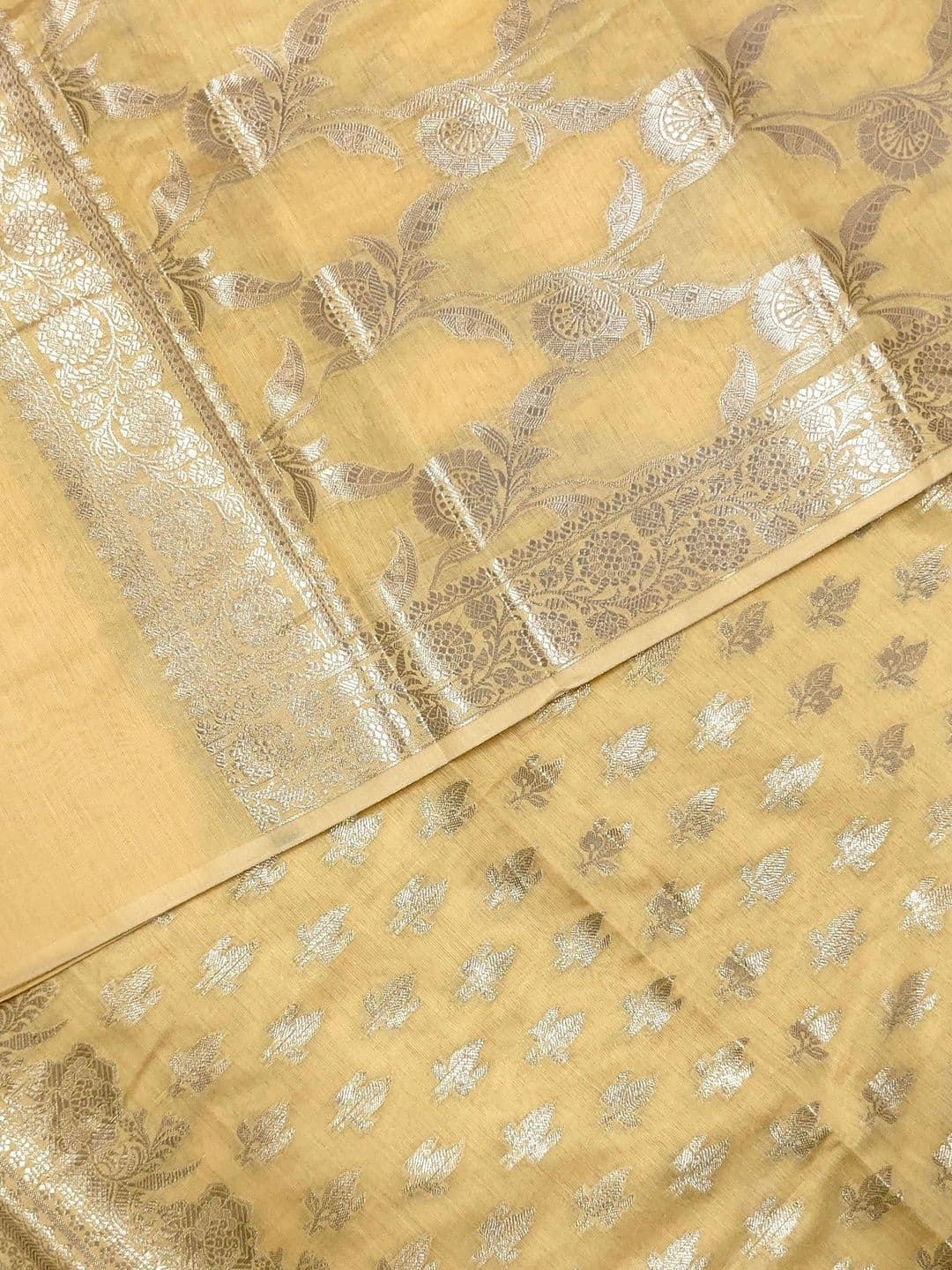 Naveera Unstitched Dress Material thumbnail 3