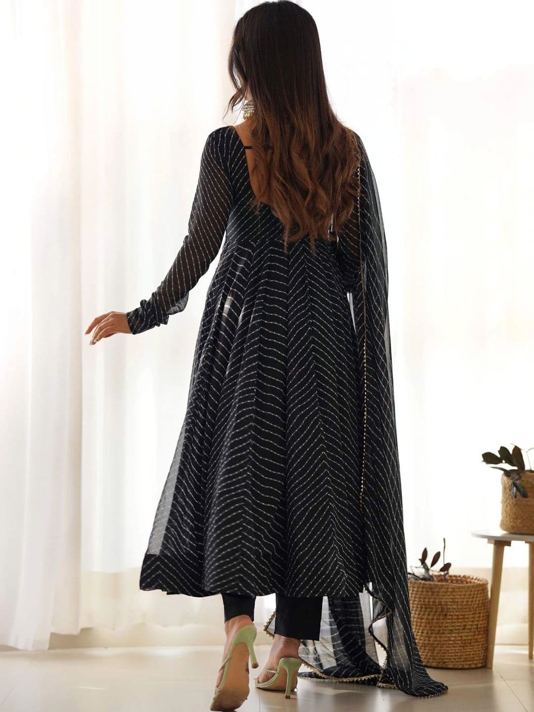 PALMIRA Women Leheriya Printed Empire Kurta with Trousers & With Dupatta thumbnail 4