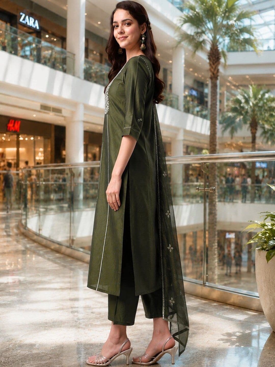 SZN Women Embroidered Regular Thread Work Kurta Set thumbnail 5