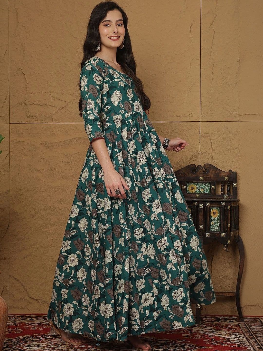 Sangria Women Floral Printed Floral Anarkali Kurta thumbnail 2