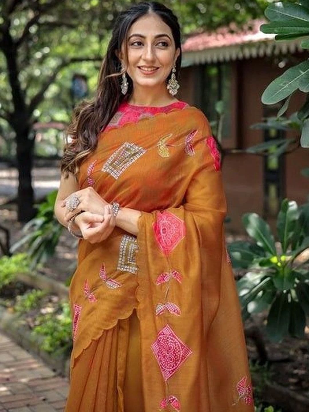 KALINI Embroidered Silk Blend Kanjeevaram Saree thumbnail 7