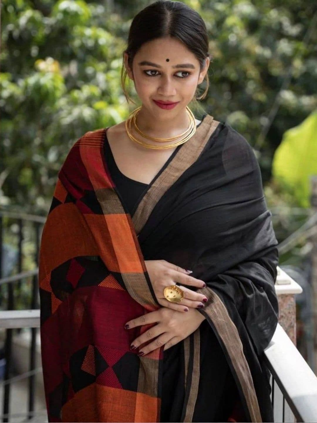 KALINI Woven Design Silk Blend Heavy Work Kanjeevaram Saree thumbnail 2