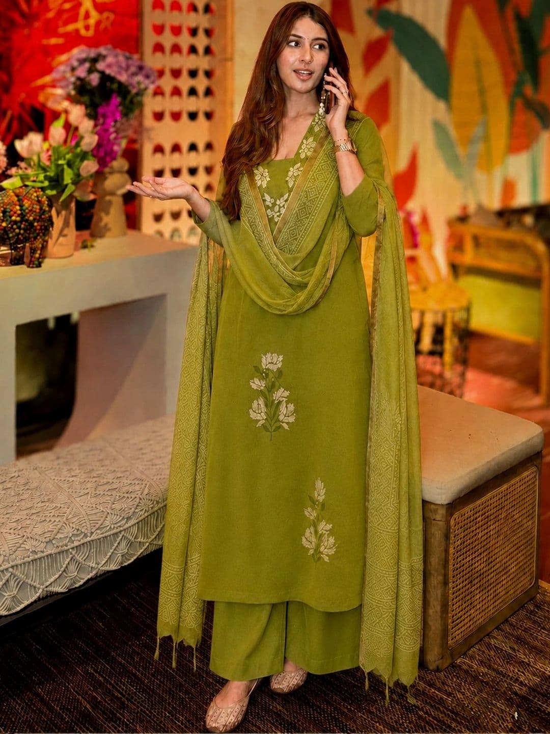 GoSriKi Women Floral Embroidered Regular Thread Work Kurta with Palazzos & With Dupatta thumbnail 4