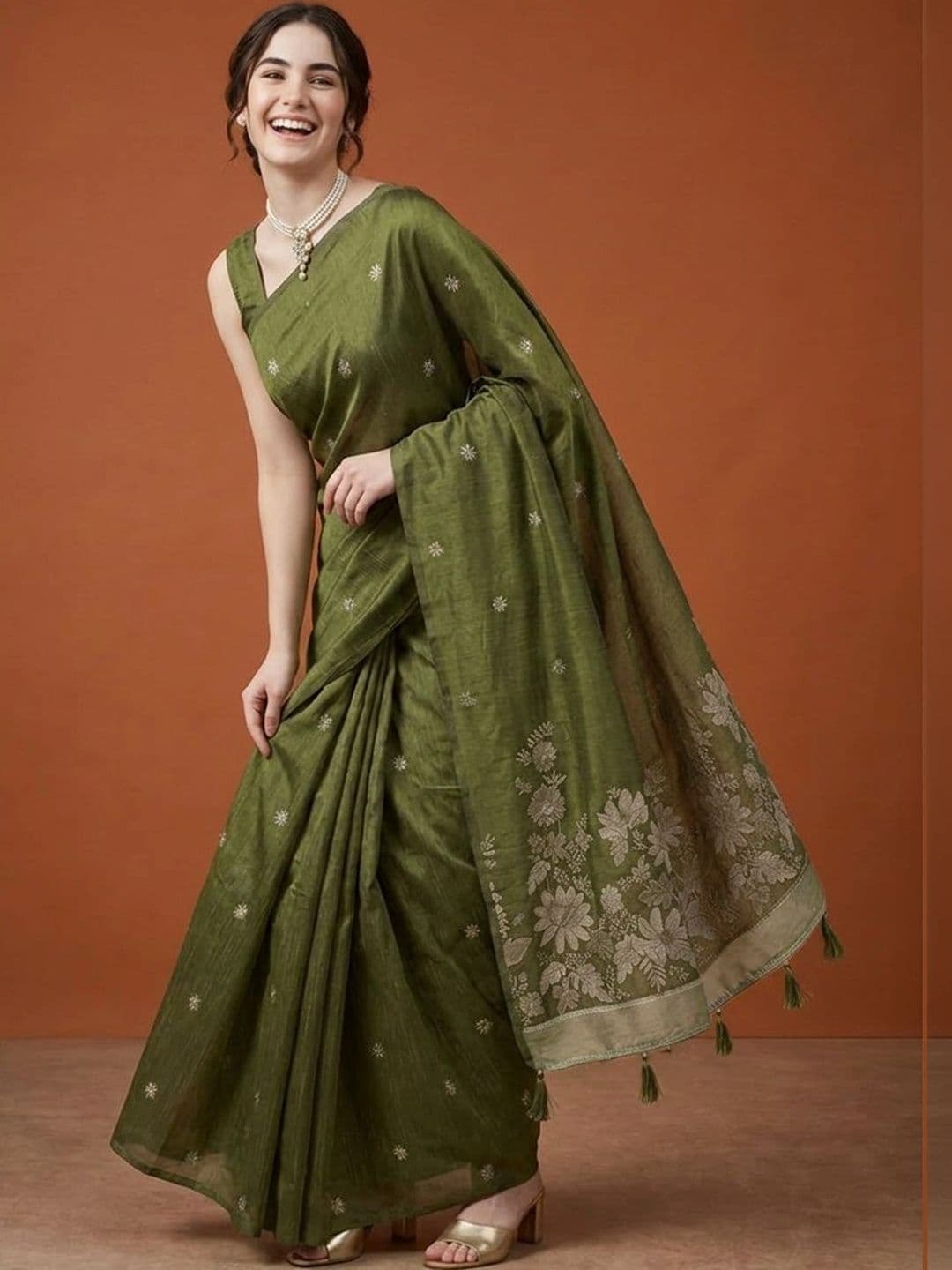 Suha Embroidered Silk Cotton Saree thumbnail 2