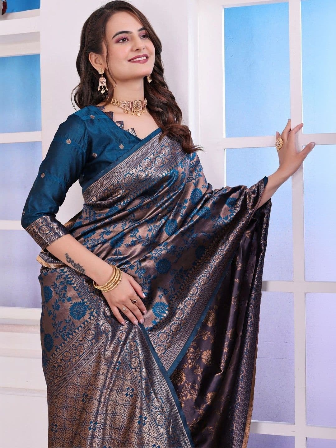 revika Floral Zari Art Silk Designer Kanjeevaram Saree thumbnail 4