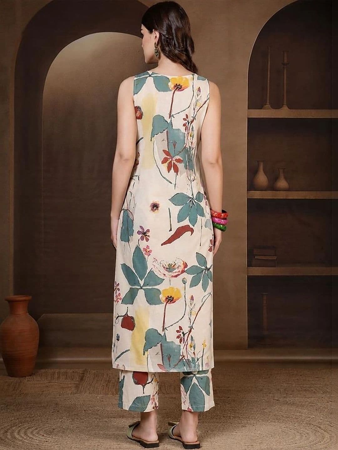 Sangria Women Floral Printed Floral Kurta thumbnail 2