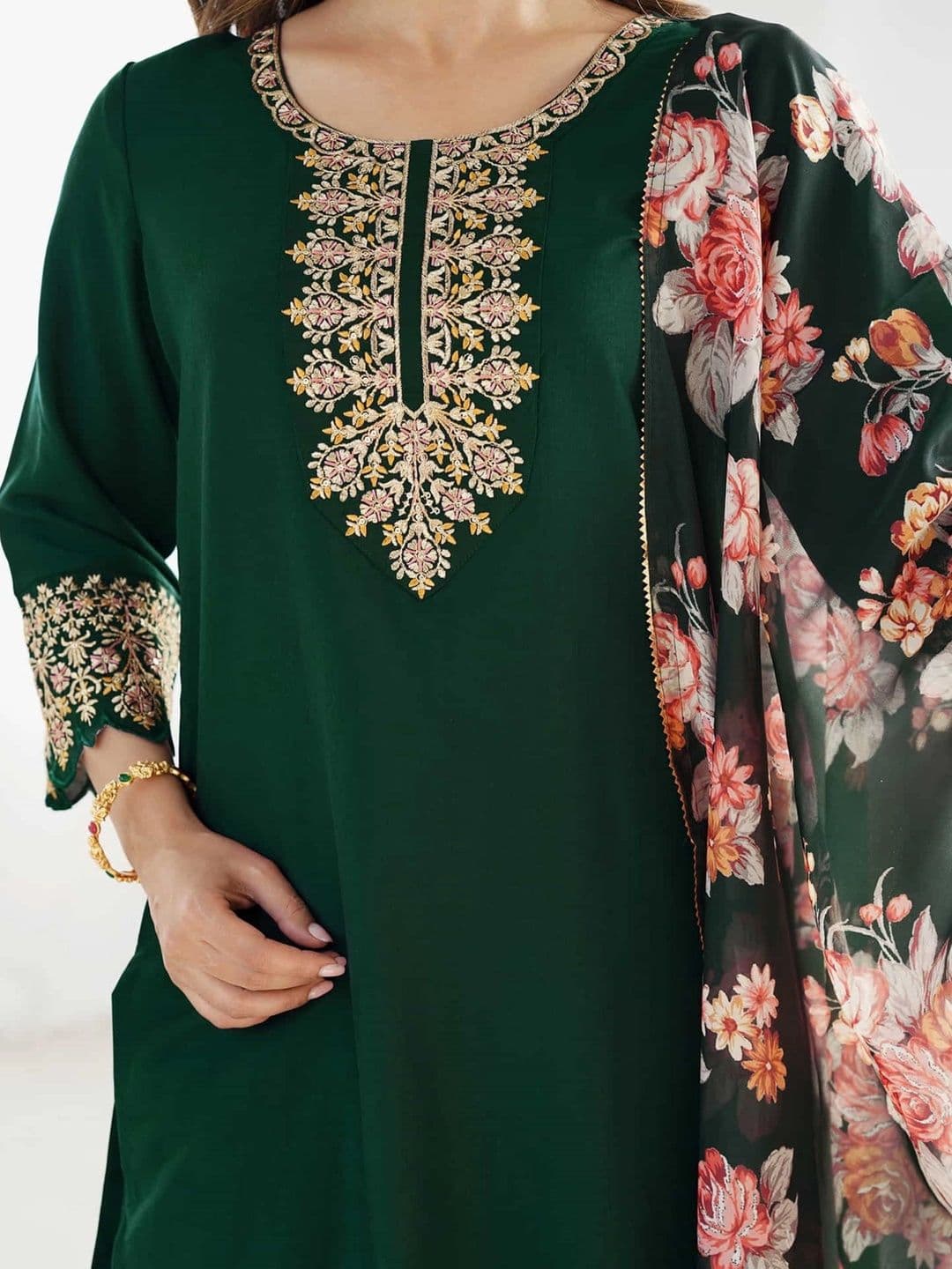 Anouk Women Floral Embroidered Regular Thread Work Kurta with Trousers & Dupatta thumbnail 2