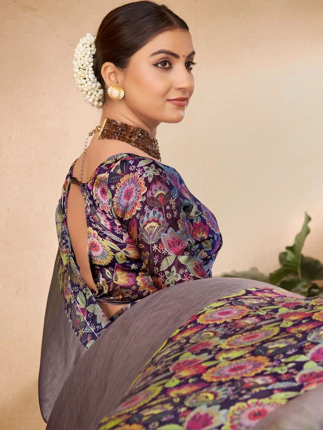 Vipul Floral Pure Chiffon Designer Saree thumbnail 4