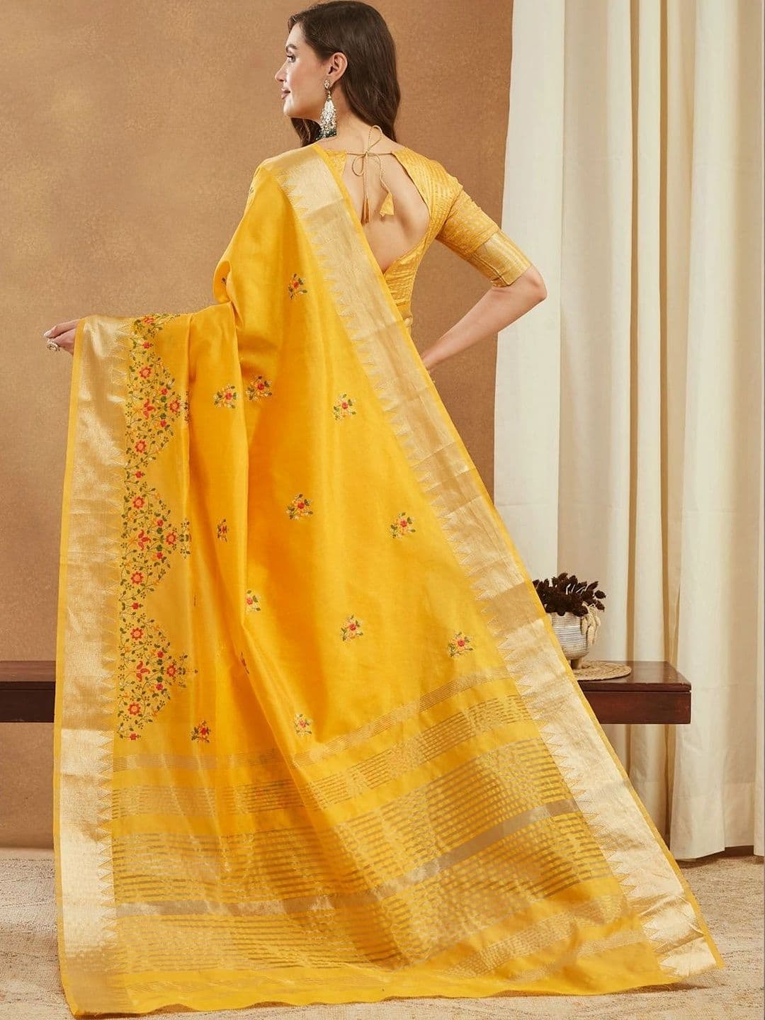 Sangria Floral Embroidered Art Silk Kasavu Saree thumbnail 7