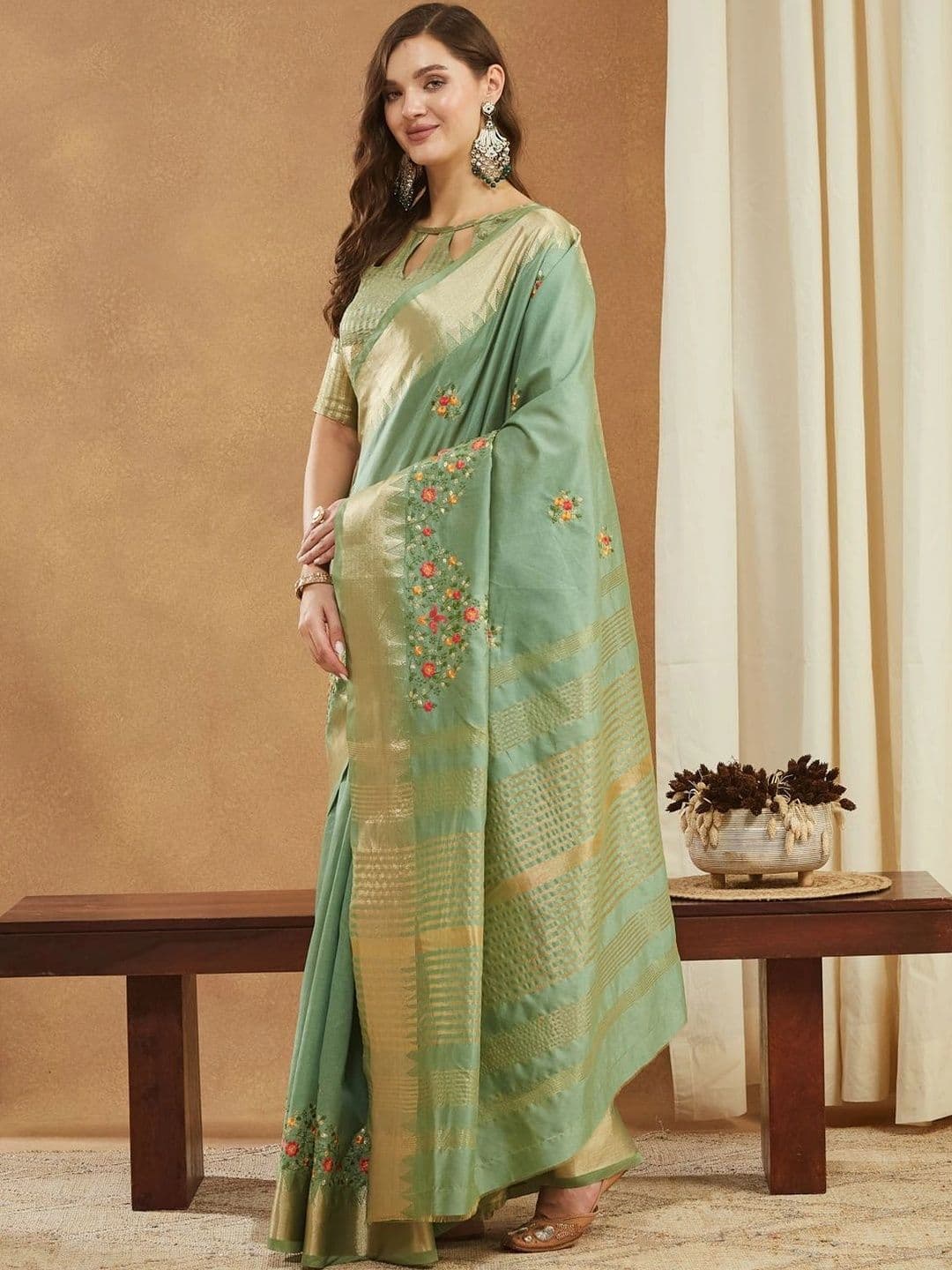 Sangria Floral Embroidered Art Silk Kasavu Saree thumbnail 3