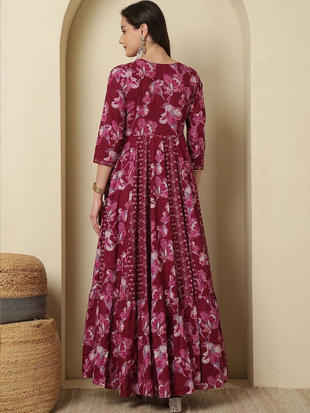 Sangria Women Floral Printed Gotta Patti Floral Anarkali Kurta thumbnail 7