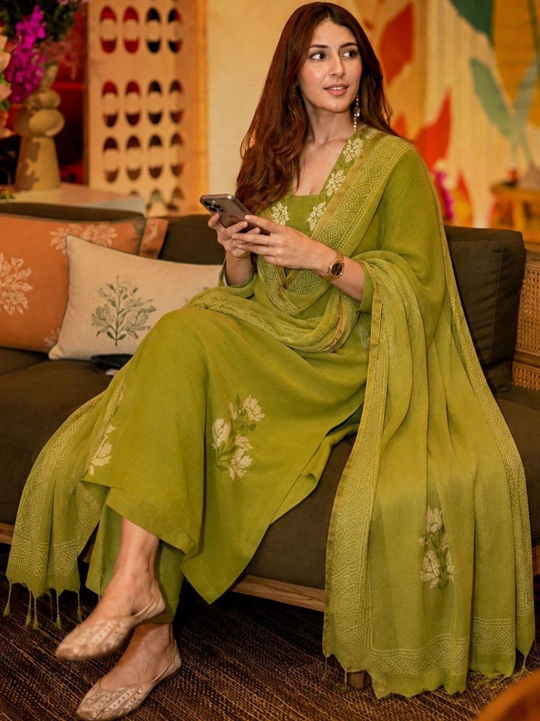 GoSriKi Women Floral Embroidered Regular Thread Work Kurta with Palazzos & With Dupatta thumbnail 6