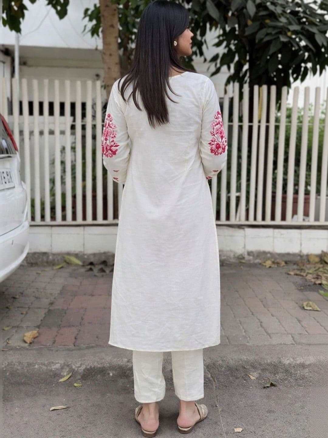 UDBHAV EXPORT Women Ethnic Motifs Embroidered Regular Thread Work Kurta ,Trousers ,Dupatta thumbnail 2